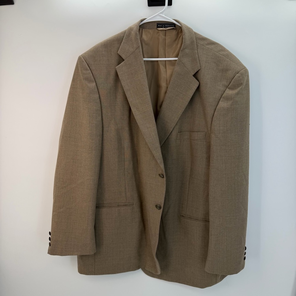 Cross & Winsor sport coat in a warm tan textured weave 🤎 Two-button,